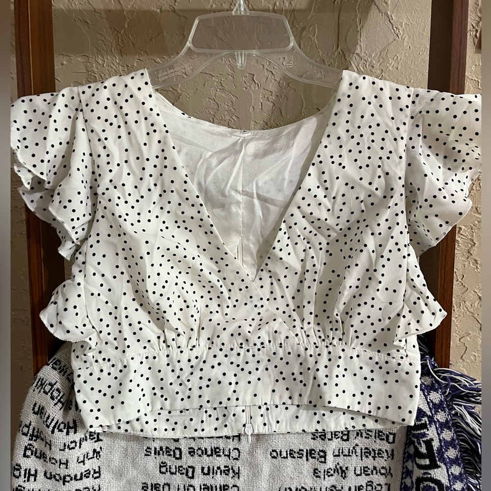 Black & white polka dot crop